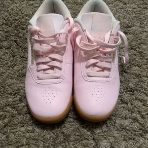 Women’s sz6 Reebok Classics